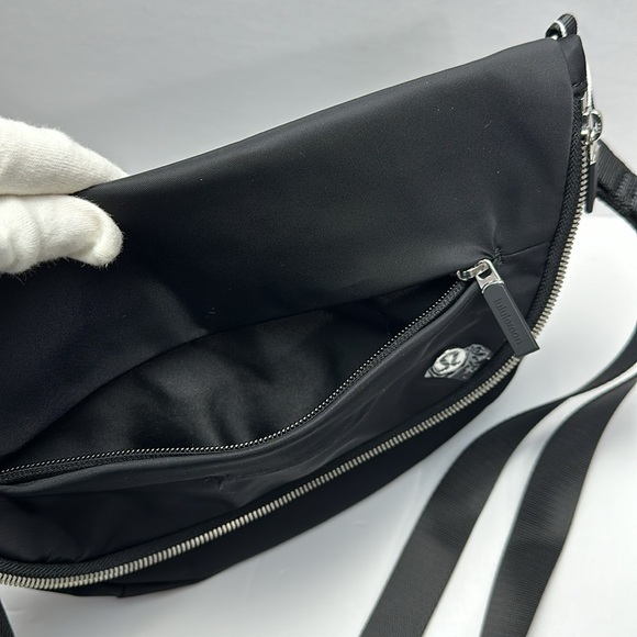 NWOT Lululemon All night Bag Black - Picture 14 of 17